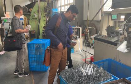 Pelanggan Bangladesh melawat kilang Headman